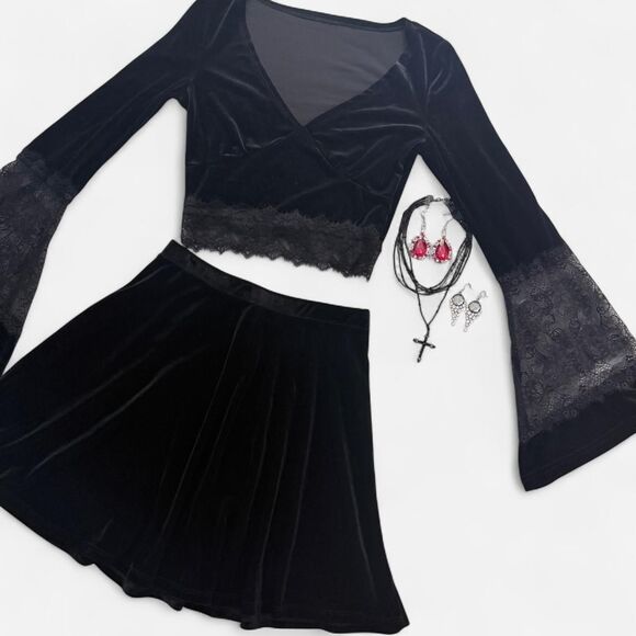 Goth velvet bell sleeves crop top mini skirt cross necklace and earrings - Picture 1 of 8
